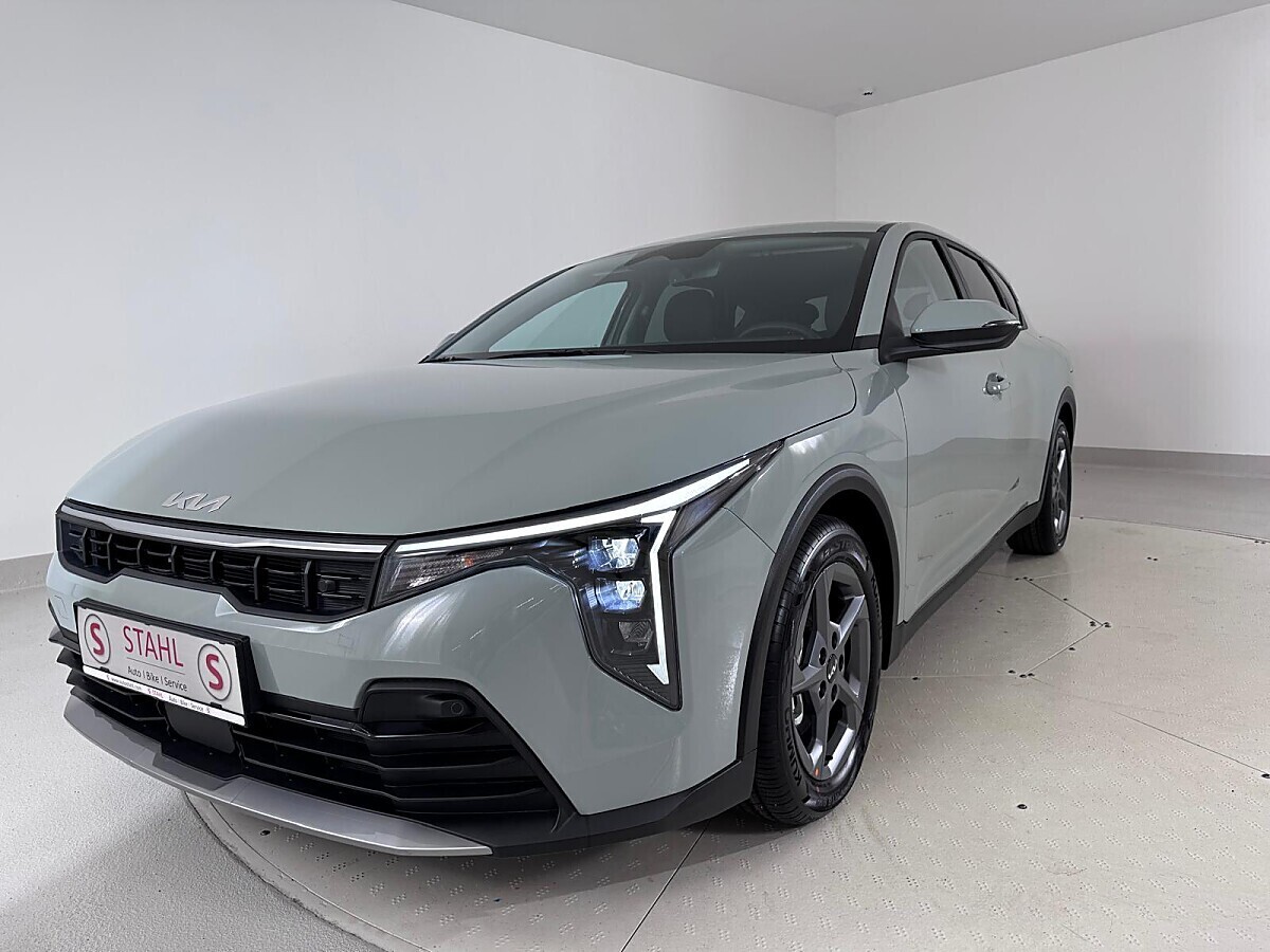 Kia K4 Hatchback Silber