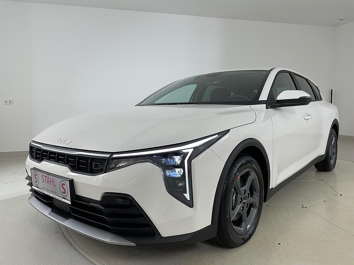 Kia K4 Hatchback Silber