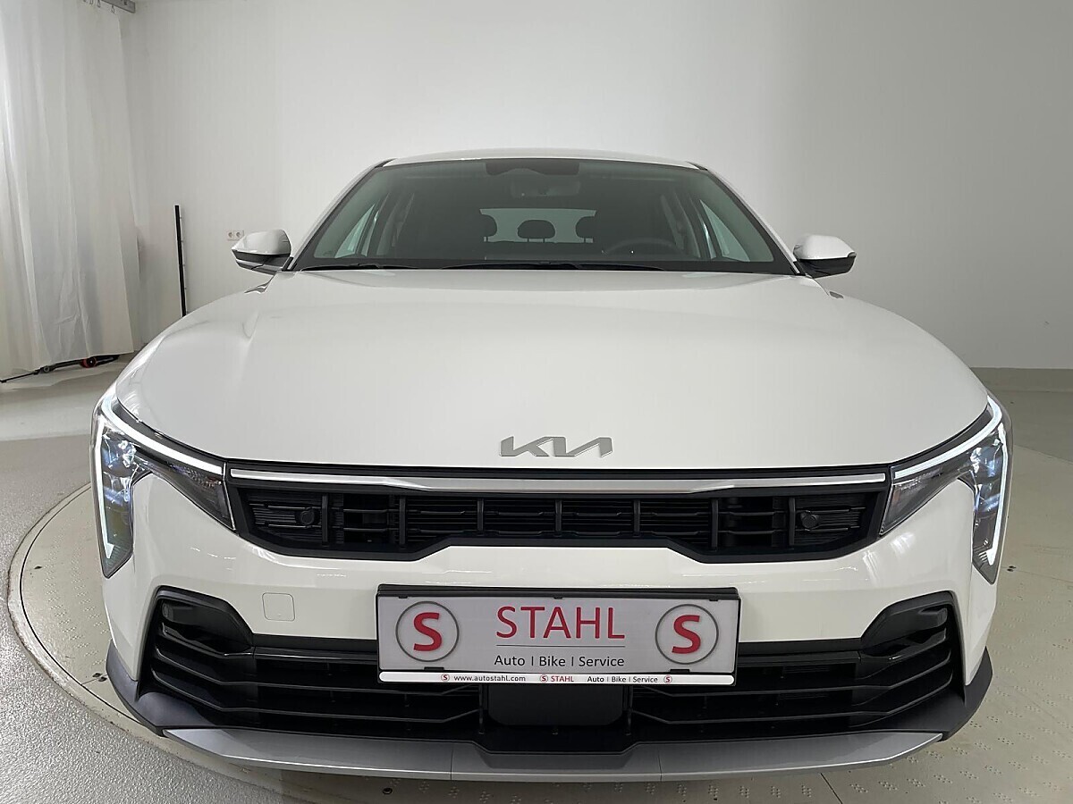 Kia K4 Hatchback Silber