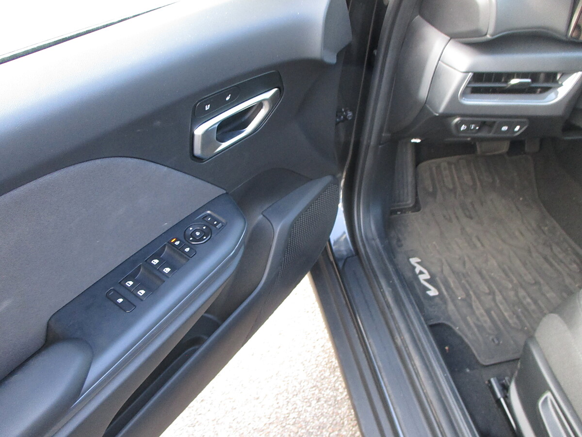Kia K4 Hatchback Silber
