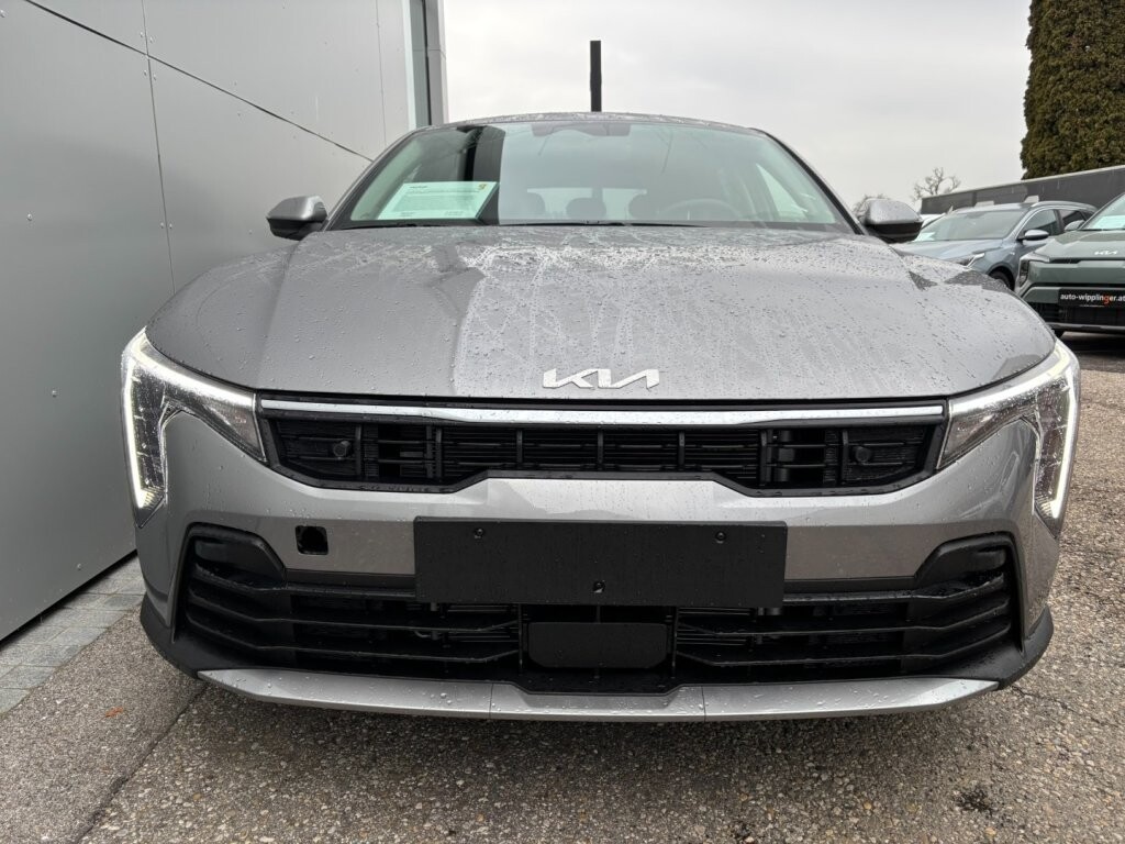 Kia K4 Hatchback Silber