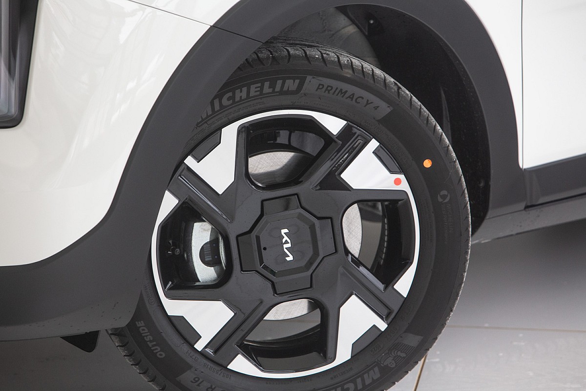 Kia Stonic PE Silber