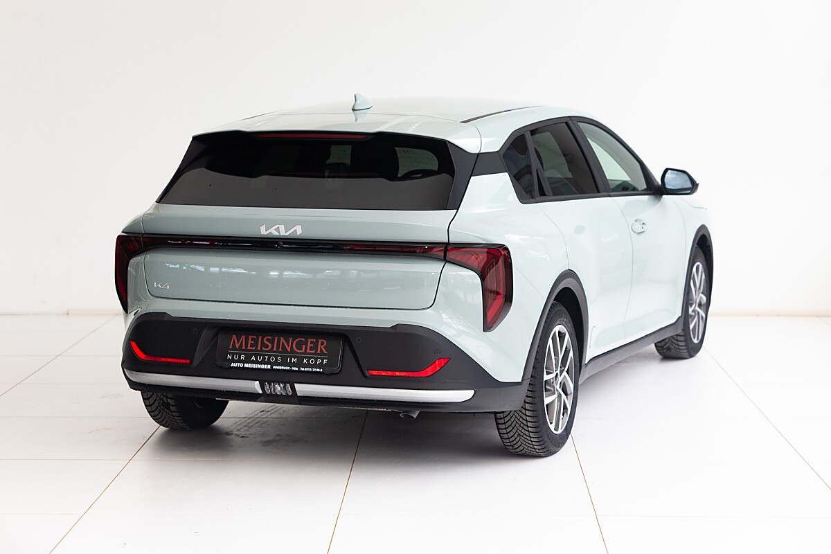 Kia K4 Hatchback Silber