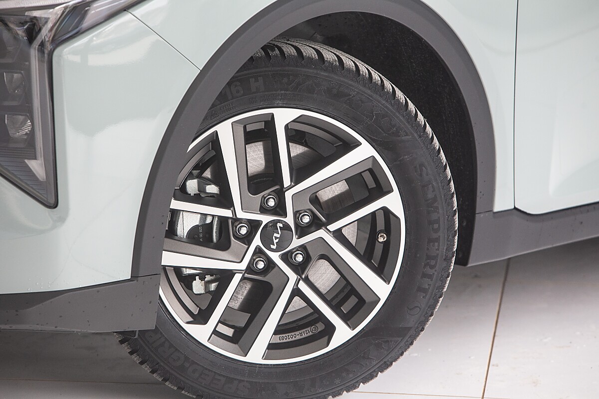 Kia K4 Hatchback Silber