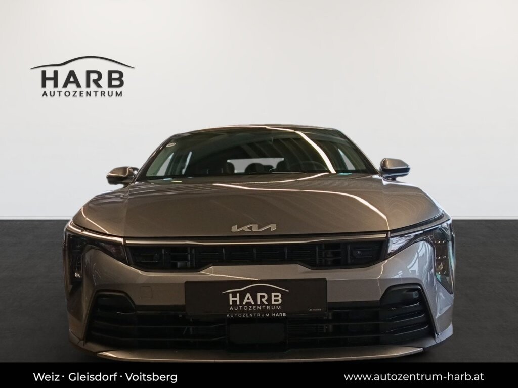 Kia K4 Hatchback Silber