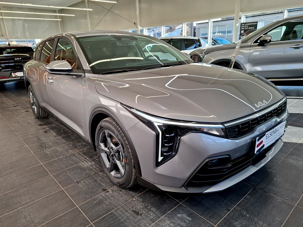Kia K4 Hatchback Silber