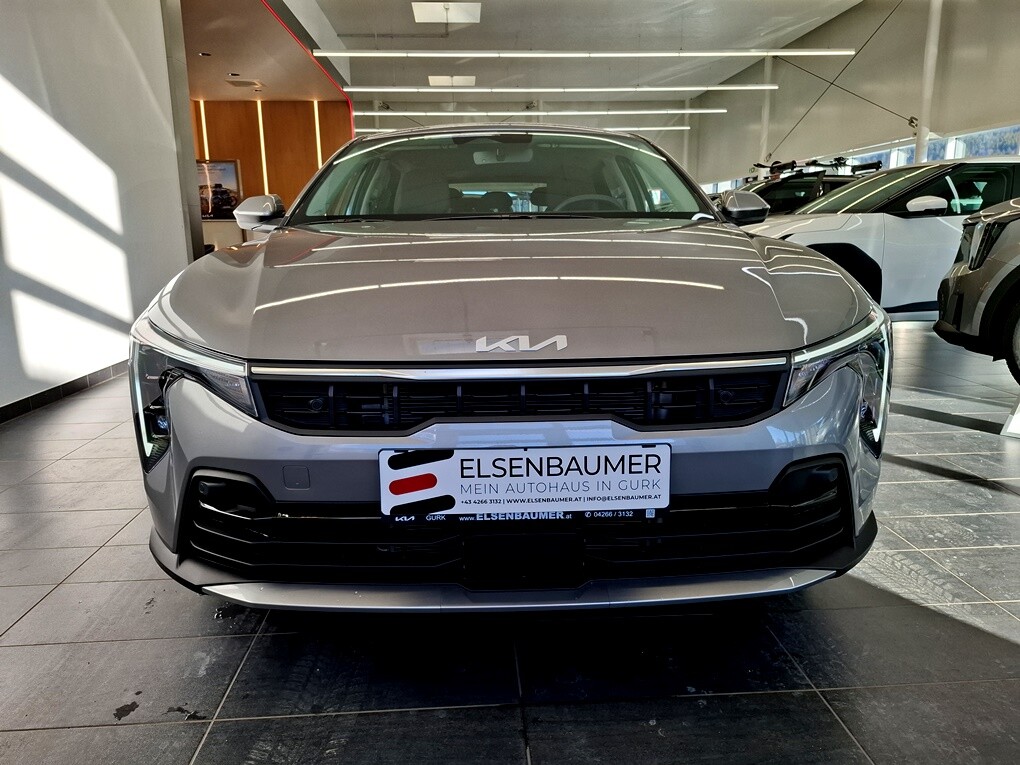 Kia K4 Hatchback Silber