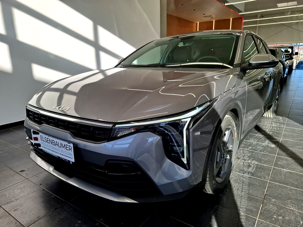 Kia K4 Hatchback Silber