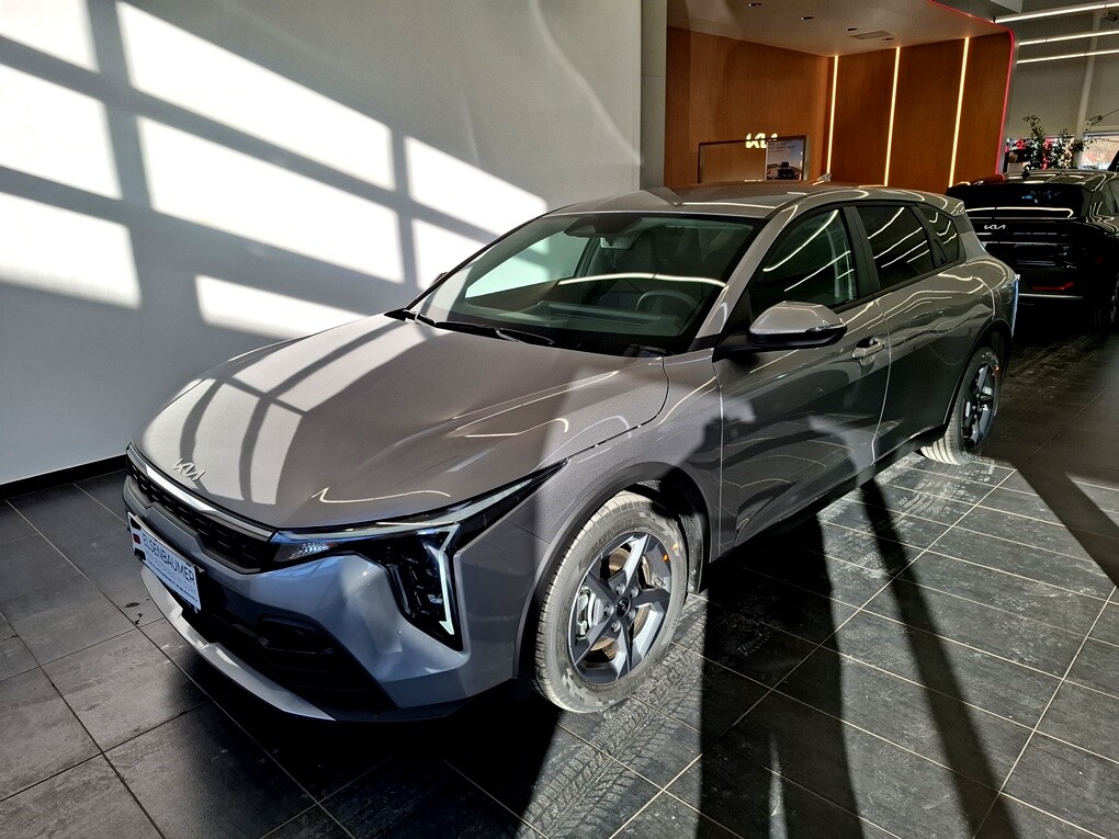 Kia K4 Hatchback Silber